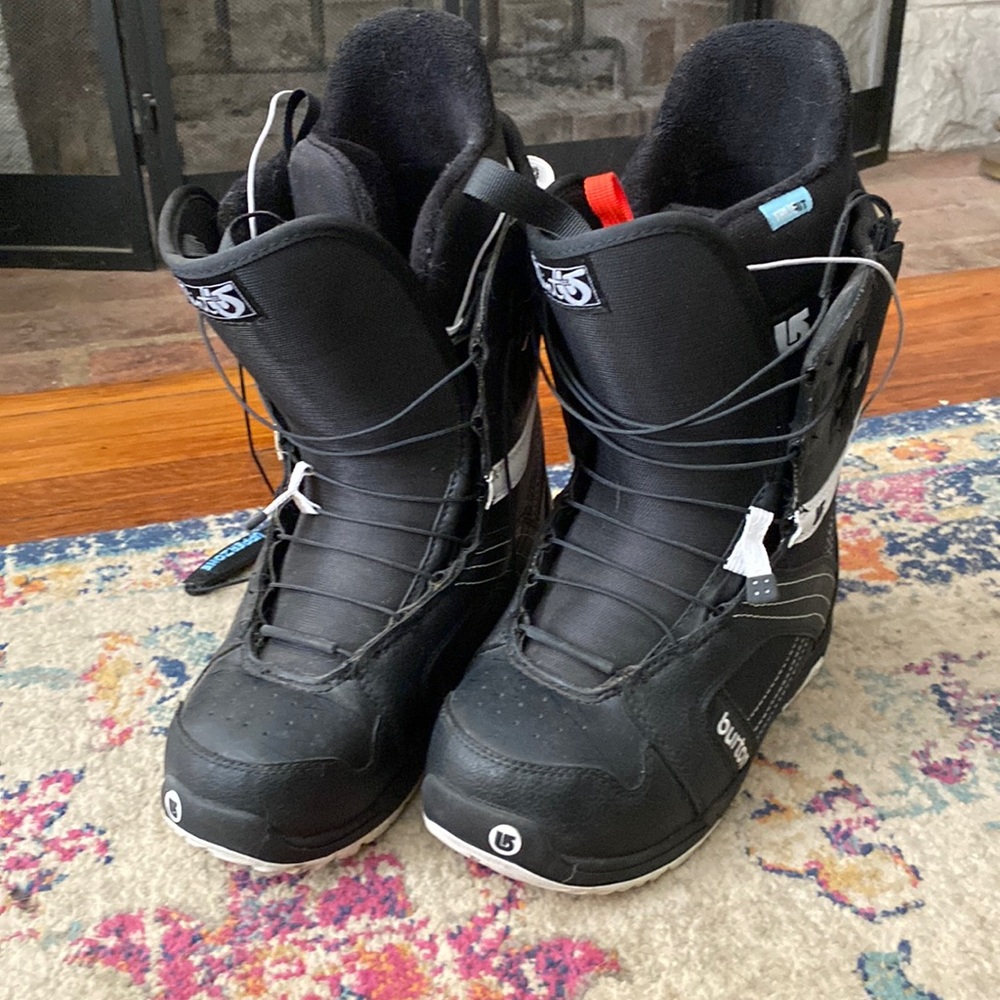 Burton Women’s Mint imprint 1 snowboard boot size 9.5